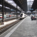 Der TGV nach Paris rollt ein